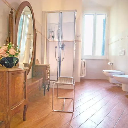 Bed and Breakfast A Due Passi Dal Centro Γένοβα