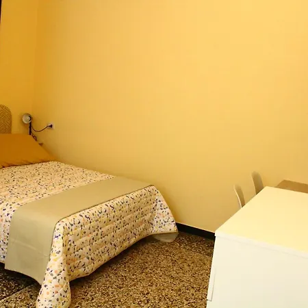 A Due Passi Dal Centro Bed & Breakfast Genoa