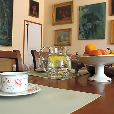 Bed & Breakfast A Due Passi Dal Centro 4*