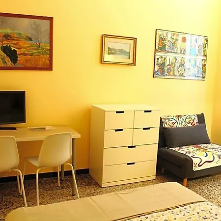 A Due Passi Dal Centro Bed & Breakfast 4*