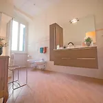 فندق مبيت وإفطار A Due Passi Dal Centro 4*